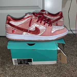 Nike SB Dunk Low ‘StrangeLove Skateboards’ (Regular Box) Men’s Size 9.5 REPS